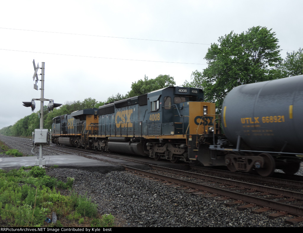 CSX 4008 on Q561 